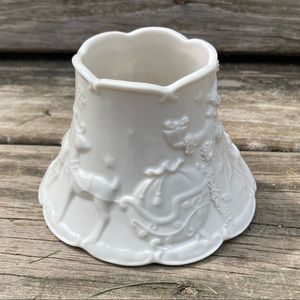 YANKEE CANDLE WHITE CHRISTMAS DECOR SMALL CANDKE LAMP SHADE REINDEER SLED